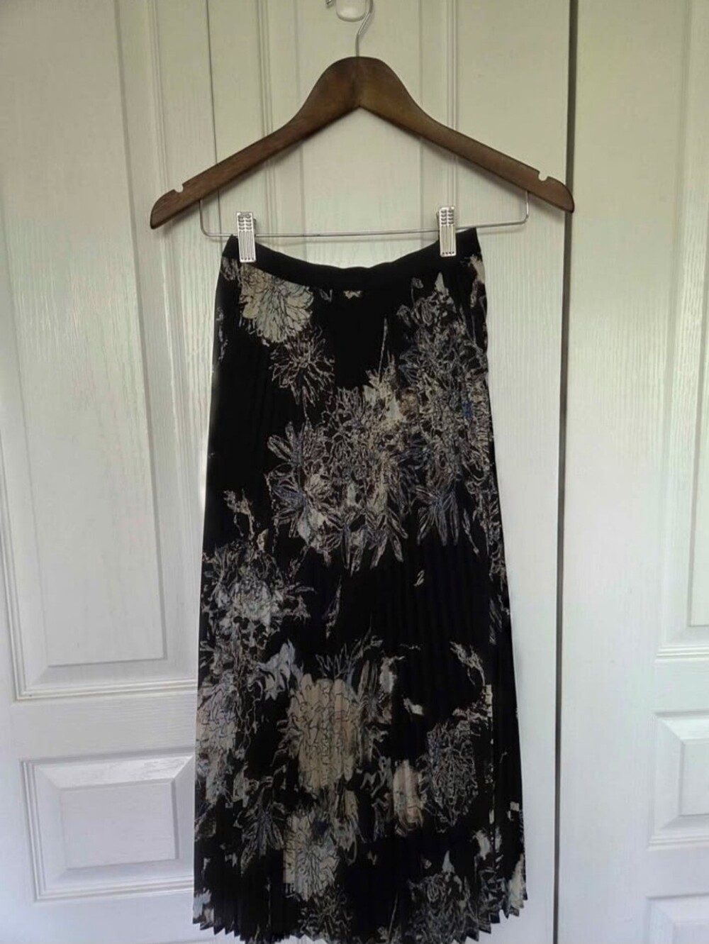 Babaton Black Pleated Skirt with Blue & White Botanical Print